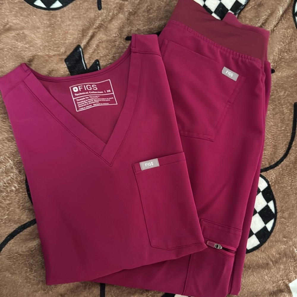 FIGS scrub set.  Catarina top:XS / Zamora bottom:Petite XS